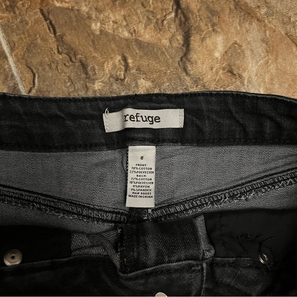 Refuge Distressed Black Denim Shorts Size 6 or 8 - Picture 2 of 5